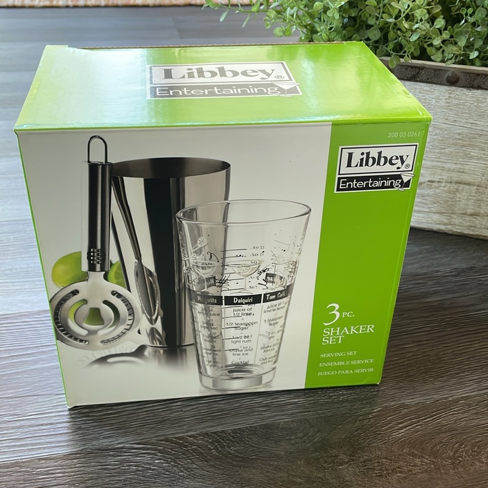 Libbey Entertaining Silver and Clear 3-Piece Shaker Set